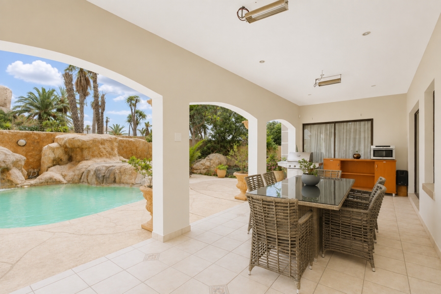 6 Bedroom Property for Sale in Sunset Beach Western Cape